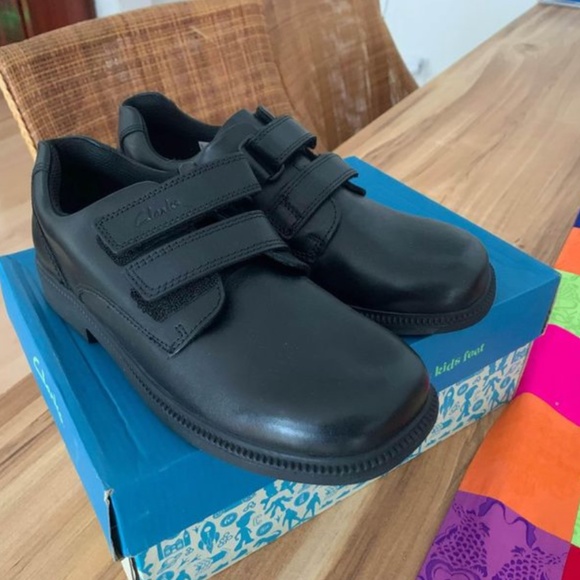 CLARKS Boys Black leather shoes (Brand New) - Picture 1 of 3